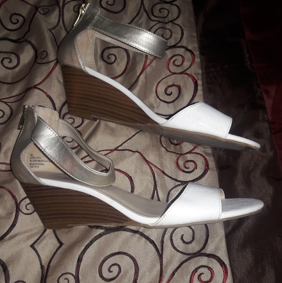 Shoes - Picture 2 of 3